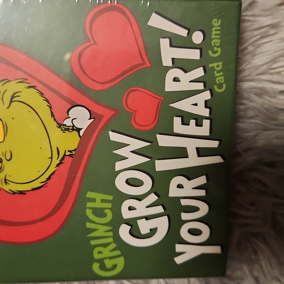 BNIB DR SEUSS GRINCH GROW YOUR HEART CARD GAME - Picture 2 of 6